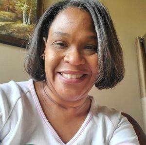 Meet your Posher, Lorie